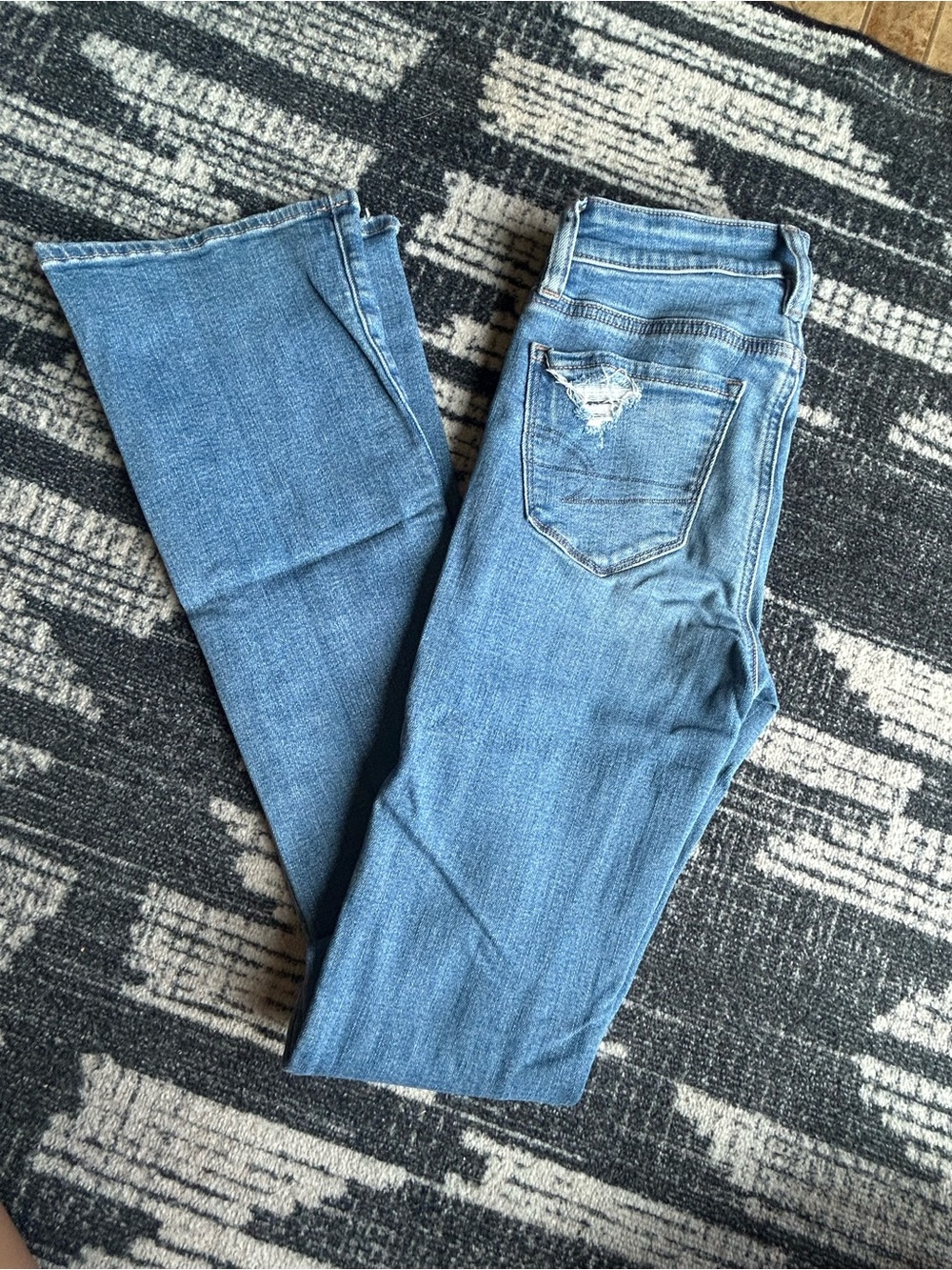 Women’s Mid-Blue Stretch Jeans - Classic Slim Fit